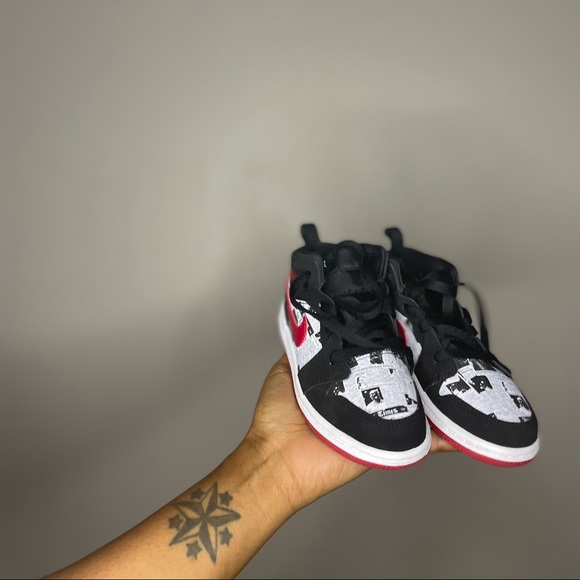 Nike - Picture 4 of 4